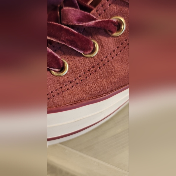"Chucks" Chuck Taylor, Converse Limited Edition Raspberry Sueded Size 5 - Picture 2 of 8